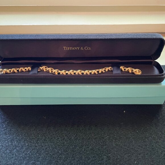 Tiffany & Co 7". 18k Yellow Gold Vintage Signature X Bracelet/Case & Box - Picture 13 of 14